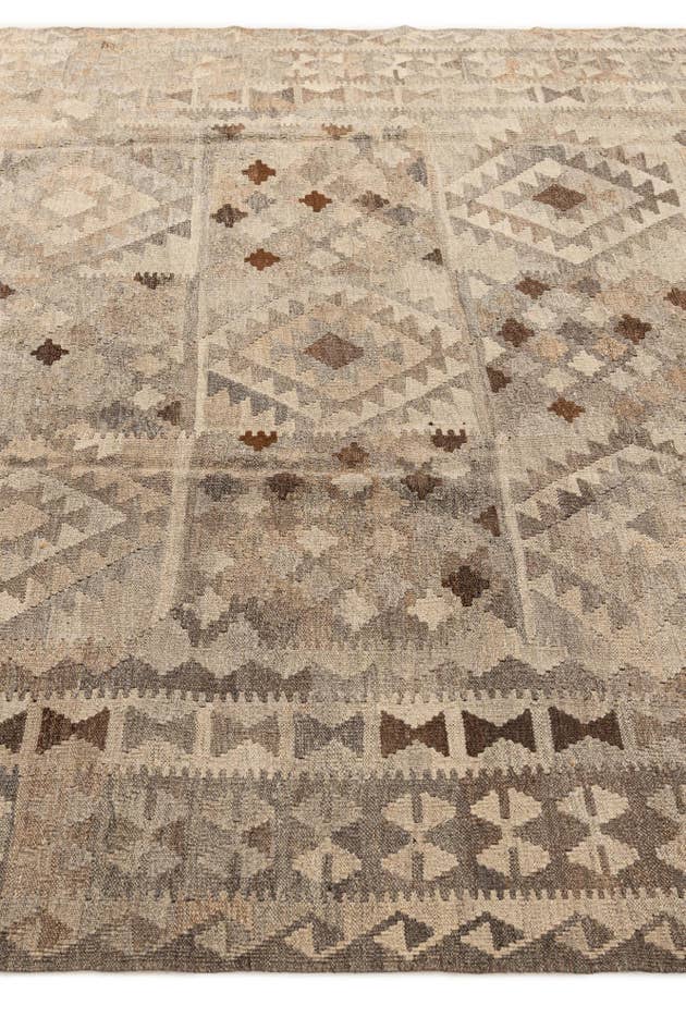 Detail image of 6' 6 x 9' 5 Hand Woven Kilim Maymana Wool Rug