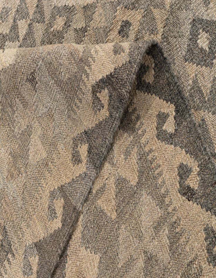 Detail image of 6' 8 x 9' 8  Hand Woven Kilim Maymana Wool Rug