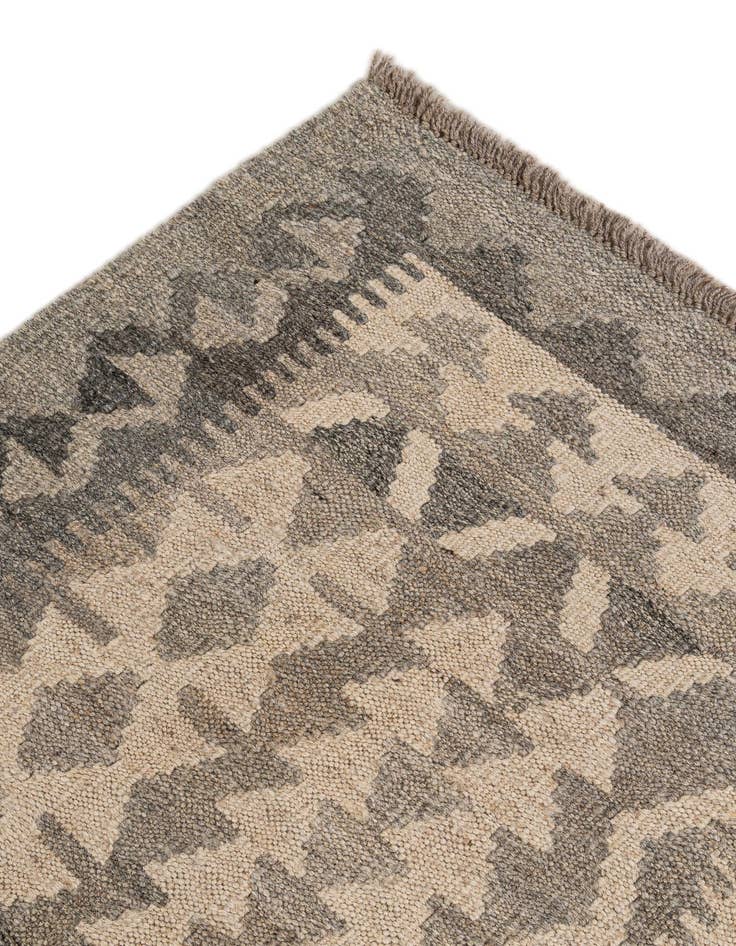 Detail image of 6' 9 x 9' 9  Hand Woven Kilim Maymana Wool Rug