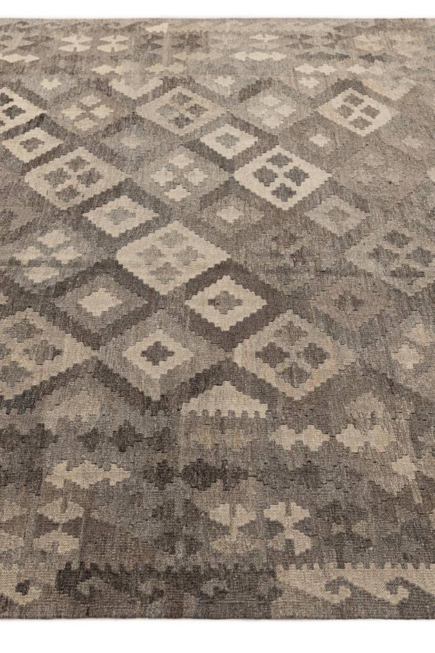 Detail image of 6' 6 x 9' 10 Hand Woven Kilim Maymana Wool Rug