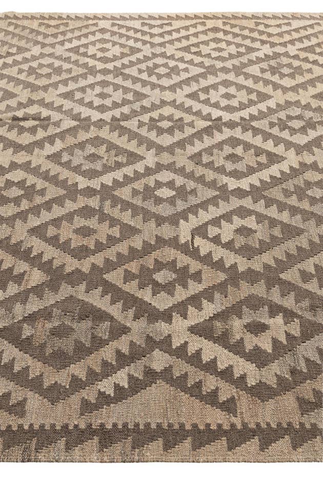 Detail image of 6' 8 x 9' 8 Hand Woven Kilim Maymana Wool Rug