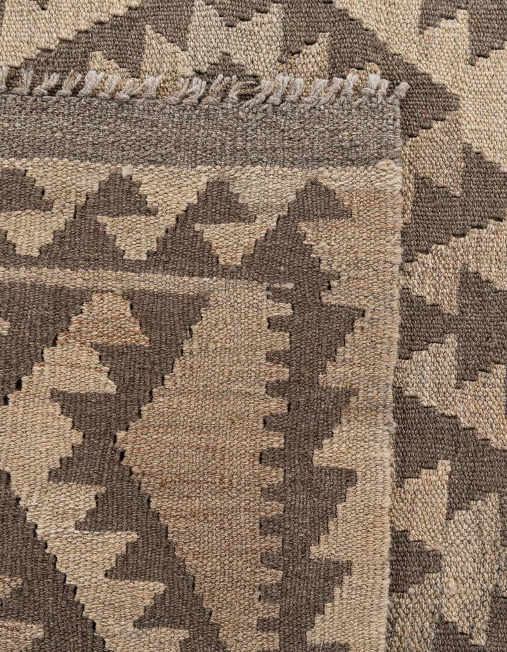 Detail image of 6' 8 x 9' 8  Hand Woven Kilim Maymana Wool Rug