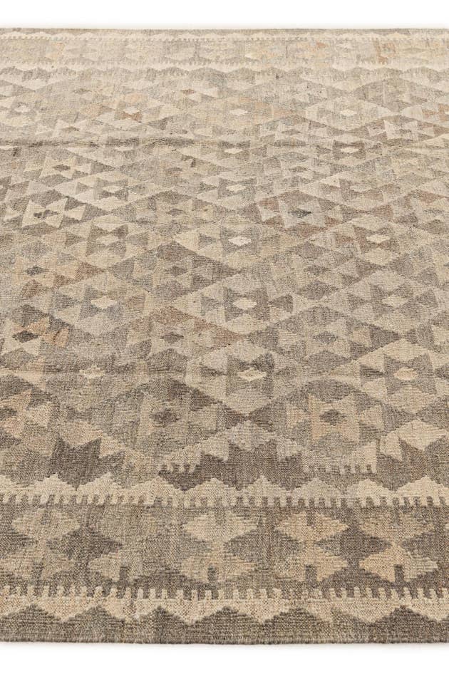 Detail image of 6' 8 x 9' 8 Hand Woven Kilim Maymana Wool Rug