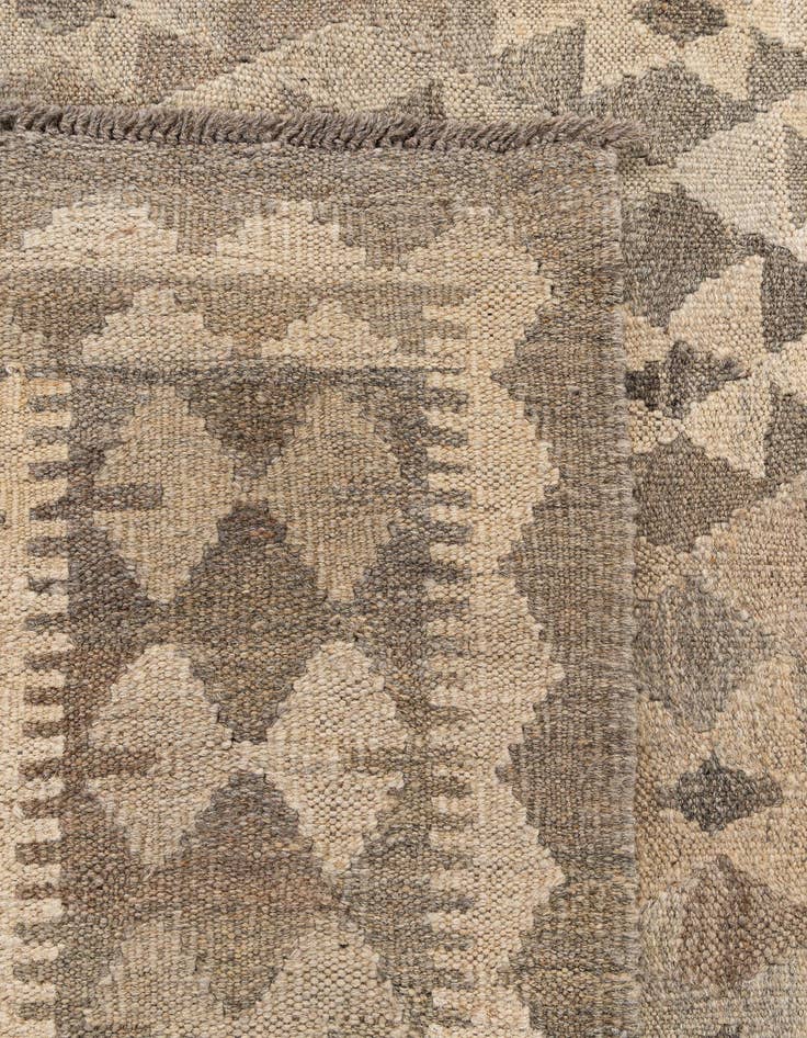 Detail image of 6' 8 x 9' 8  Hand Woven Kilim Maymana Wool Rug