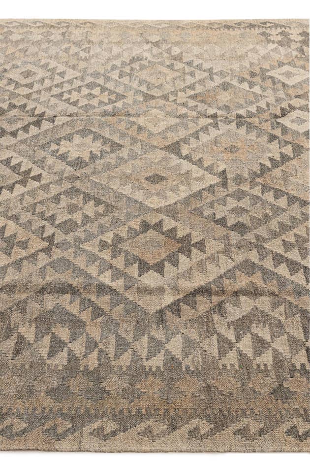 Detail image of 6' 6 x 9' 5 Hand Woven Kilim Maymana Wool Rug