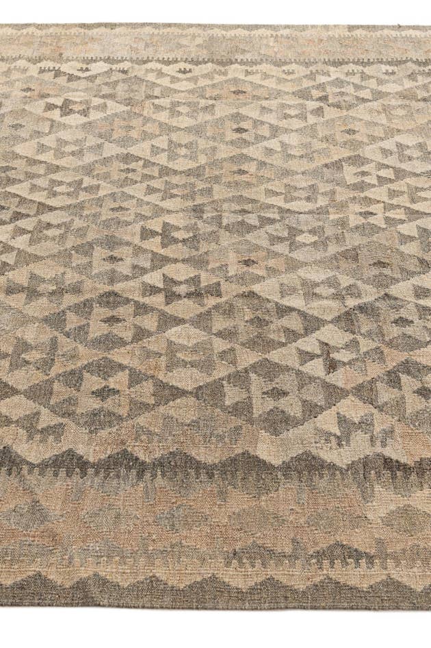 Detail image of 6' 7 x 9' 8 Hand Woven Kilim Maymana Wool Rug