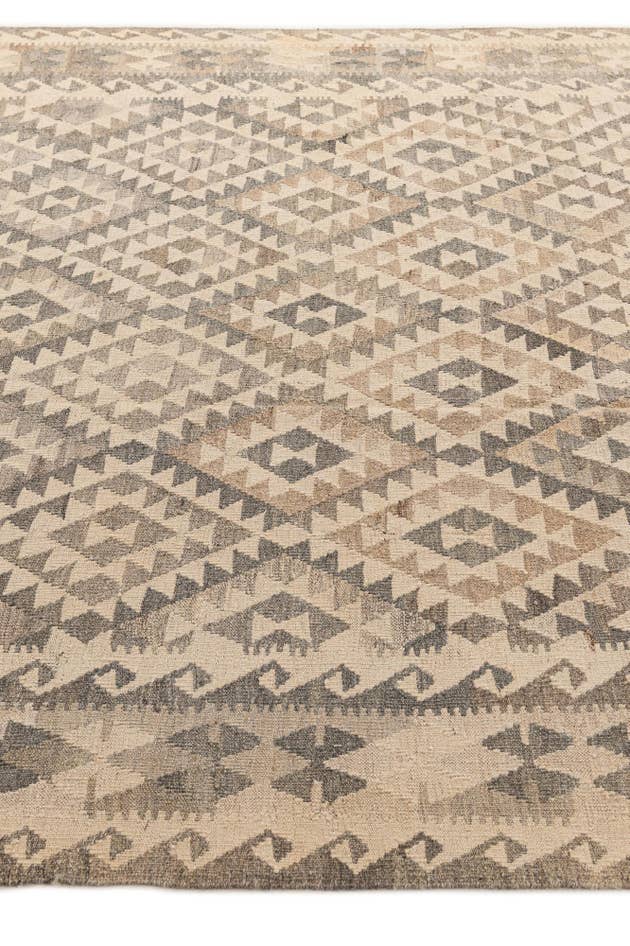 Detail image of 6' 9 x 9' 9 Hand Woven Kilim Maymana Wool Rug