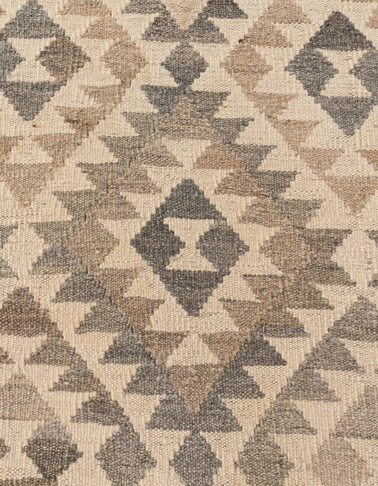 Detail image of 6' 9 x 9' 9  Hand Woven Kilim Maymana Wool Rug