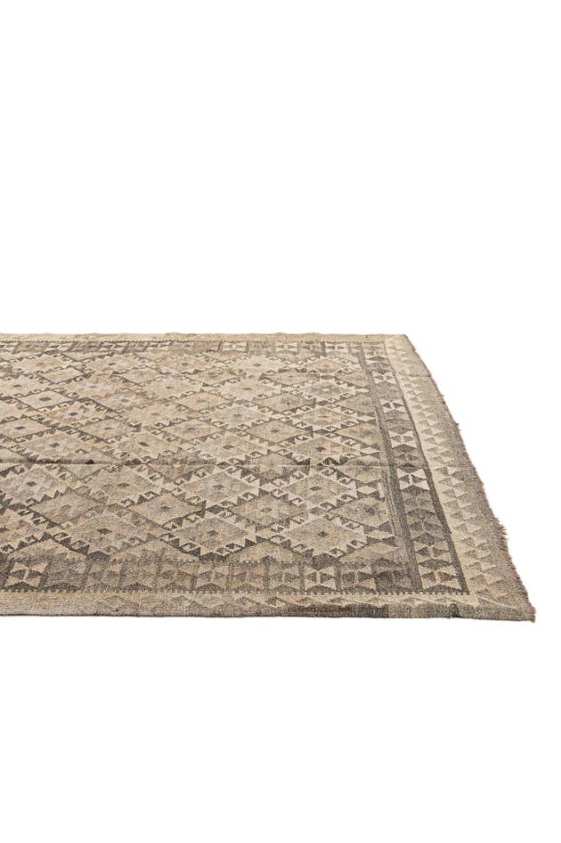 Detail image of 6' 8 x 9' 8 Hand Woven Kilim Maymana Wool Rug