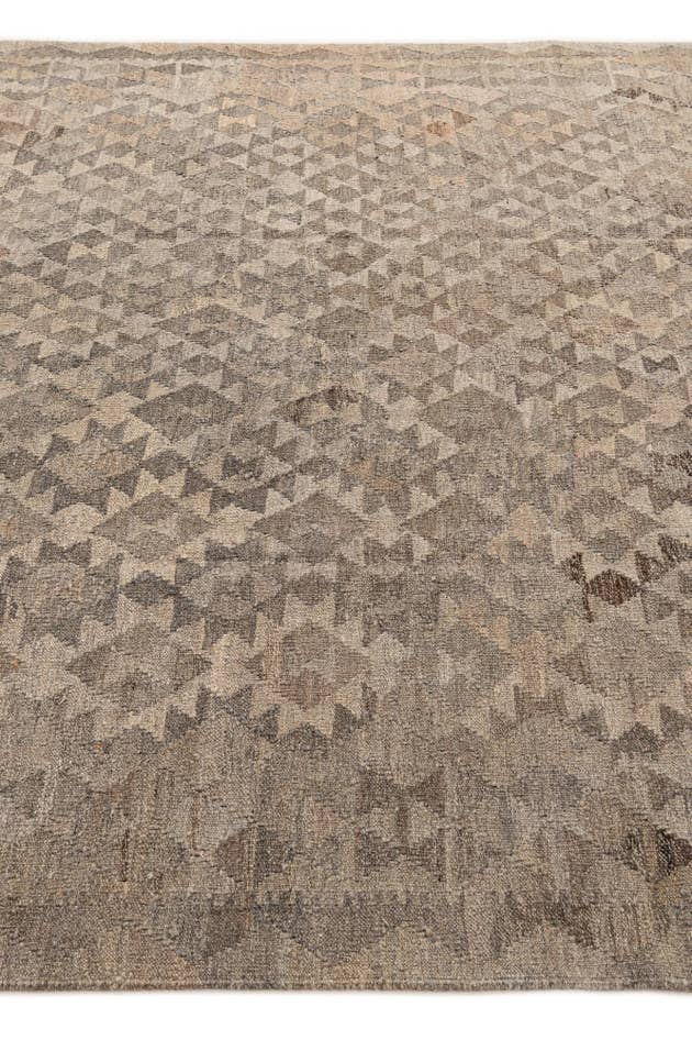 Detail image of 6' 9 x 9' 8 Hand Woven Kilim Maymana Wool Rug