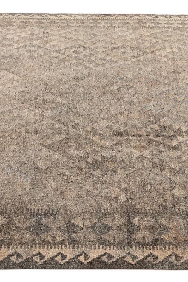 Detail image of 6' 7 x 9' 8 Hand Woven Kilim Maymana Wool Rug