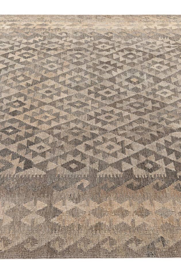 Detail image of 6' 8 x 9' 8 Hand Woven Kilim Maymana Wool Rug