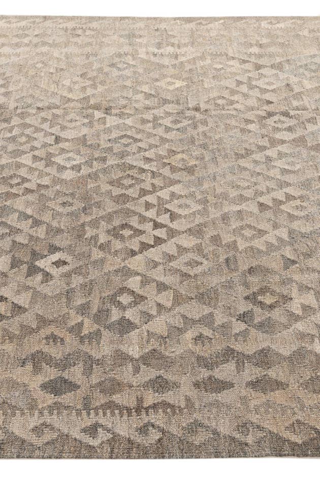 Detail image of 6' 8 x 9' 8 Hand Woven Kilim Maymana Wool Rug