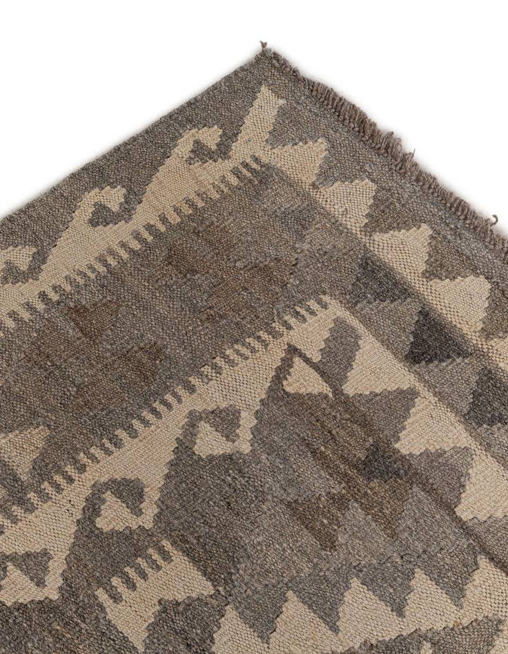 Detail image of 6' 8 x 9' 8  Hand Woven Kilim Maymana Wool Rug