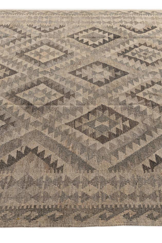 Detail image of 6' 5 x 9' 8 Hand Woven Kilim Maymana Wool Rug