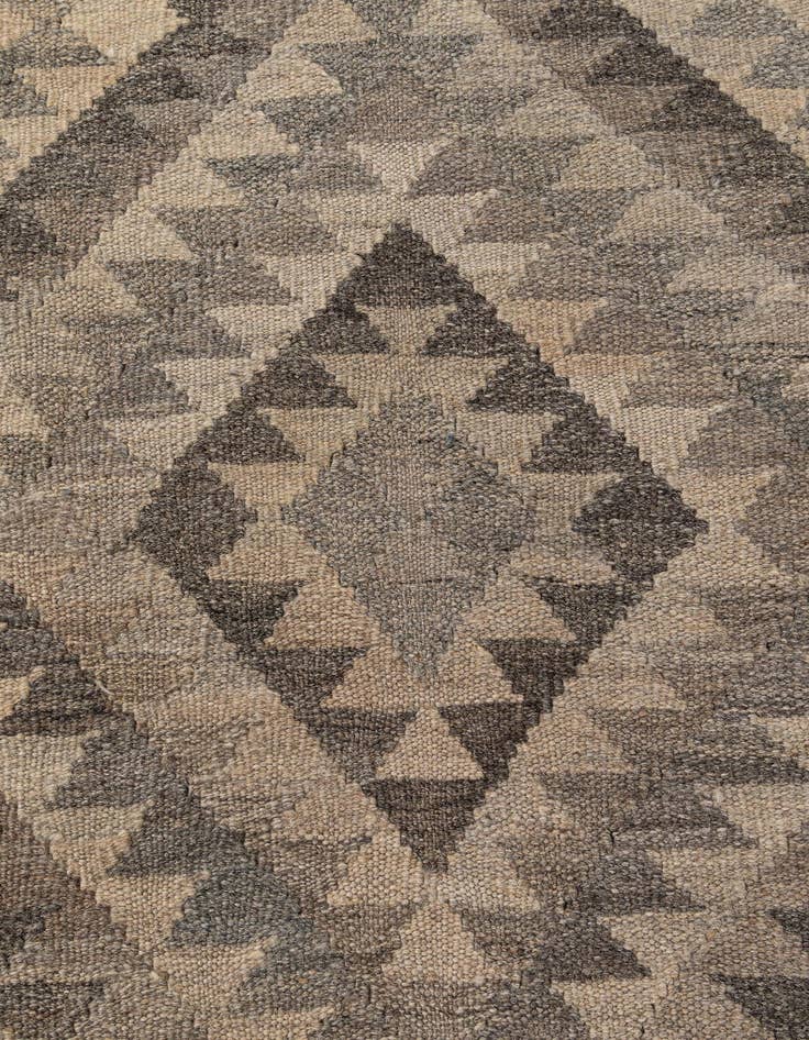 Detail image of 6' 5 x 9' 8  Hand Woven Kilim Maymana Wool Rug