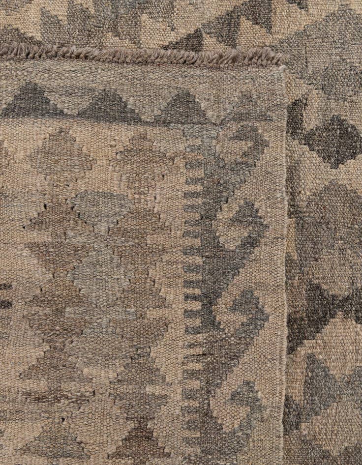 Detail image of 6' 5 x 9' 8  Hand Woven Kilim Maymana Wool Rug