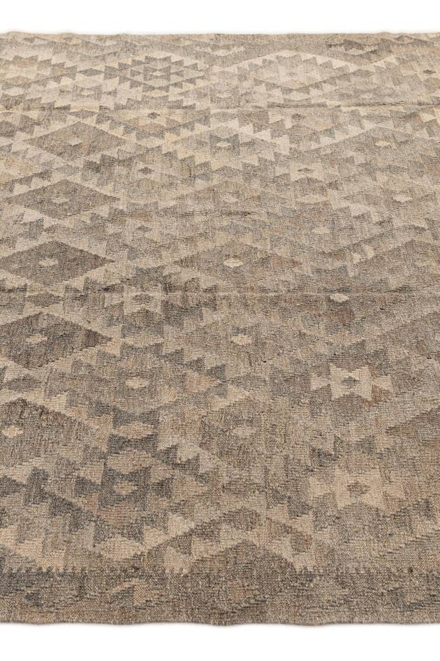 Detail image of 6' 7 x 9' 8 Hand Woven Kilim Maymana Wool Rug