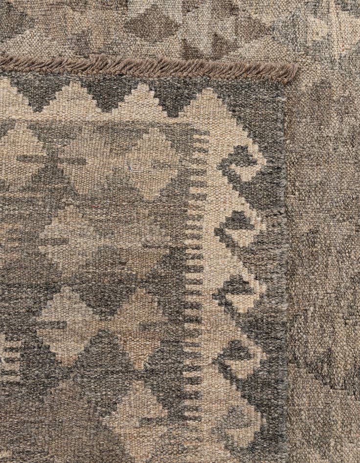 Detail image of 6' 9 x 9' 8  Hand Woven Kilim Maymana Wool Rug