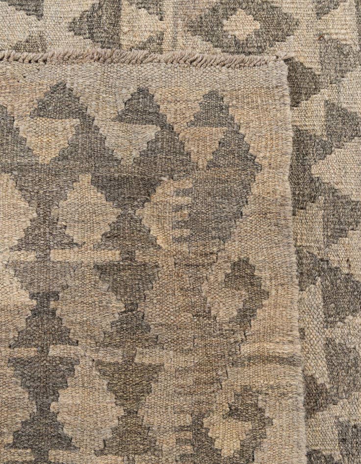 Detail image of 6' 9 x 9' 9  Hand Woven Kilim Maymana Wool Rug