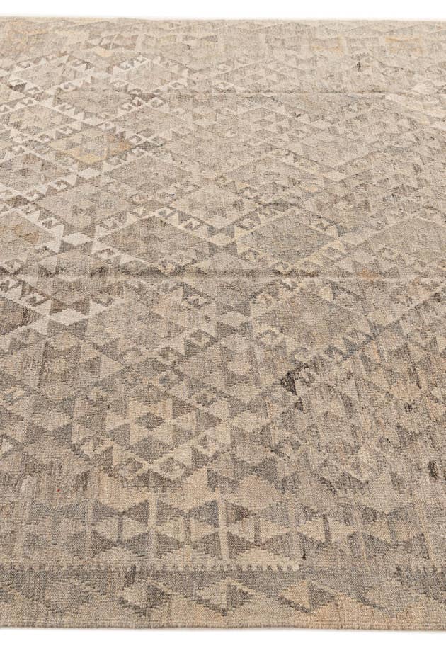 Detail image of 6' 9 x 9' 8 Hand Woven Kilim Maymana Wool Rug