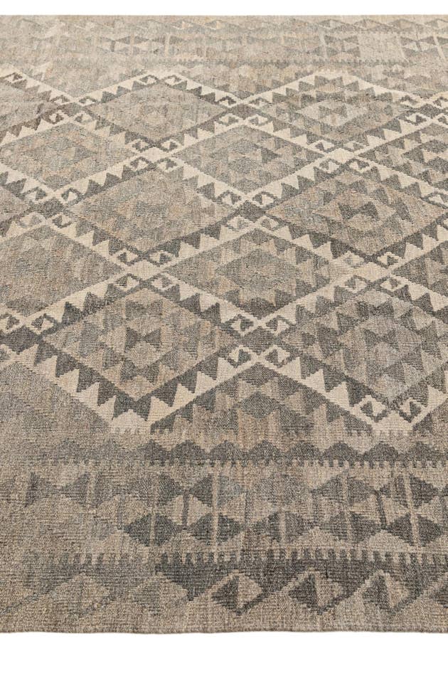 Detail image of 6' 8 x 9' 11 Hand Woven Kilim Maymana Wool Rug