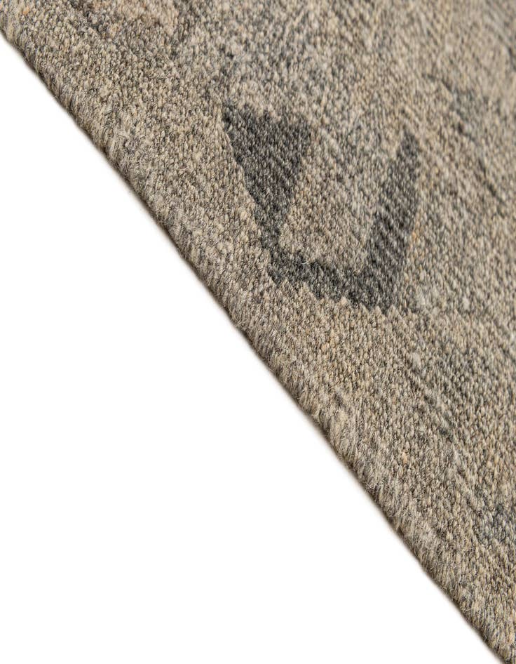 Detail image of 6' 8 x 9' 11  Hand Woven Kilim Maymana Wool Rug