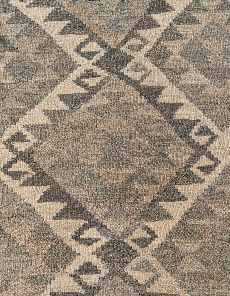 Detail image of 6' 8 x 9' 11  Hand Woven Kilim Maymana Wool Rug