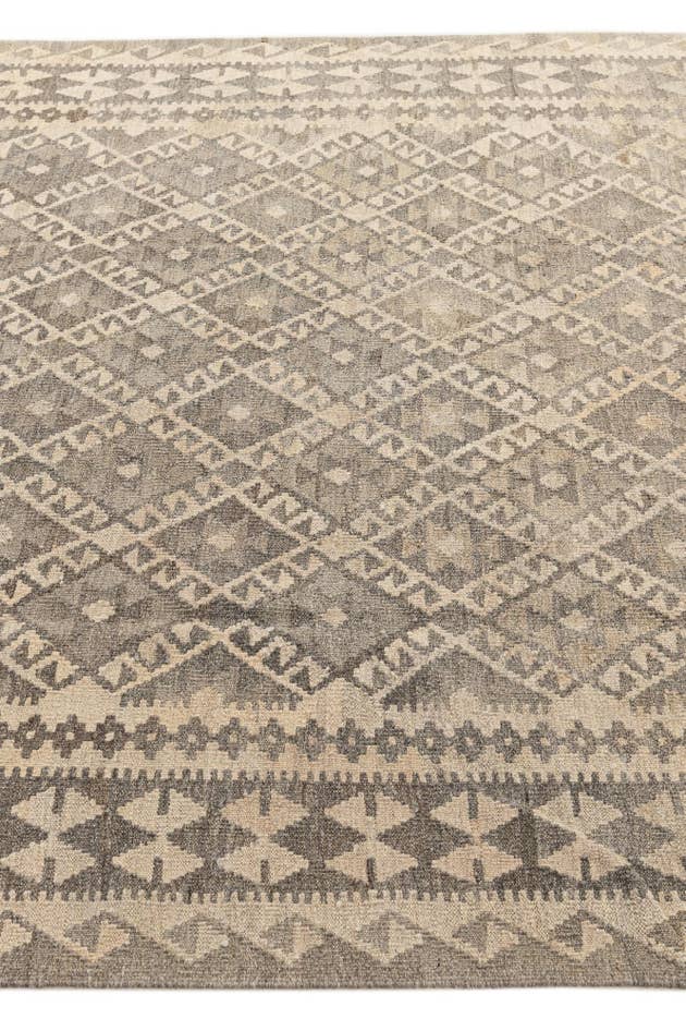 Detail image of 6' 8 x 9' 9 Hand Woven Kilim Maymana Wool Rug