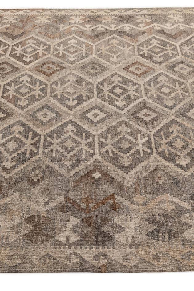 Detail image of 6' 7 x 9' 11 Hand Woven Kilim Maymana Wool Rug