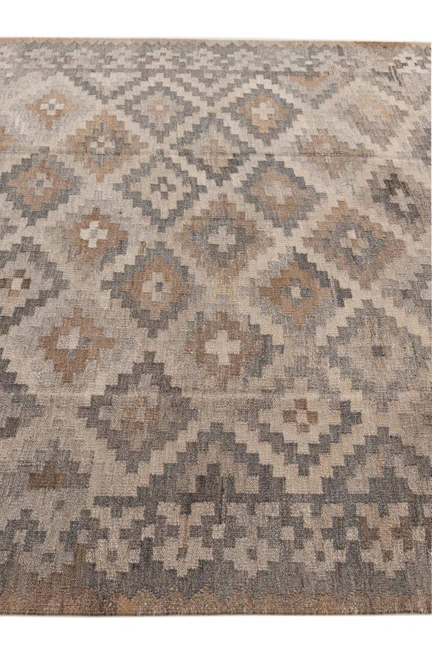 Detail image of 6' 6 x 9' 9 Hand Woven Kilim Maymana Wool Rug