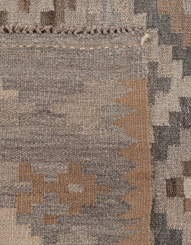 Detail image of 6' 6 x 9' 9  Hand Woven Kilim Maymana Wool Rug