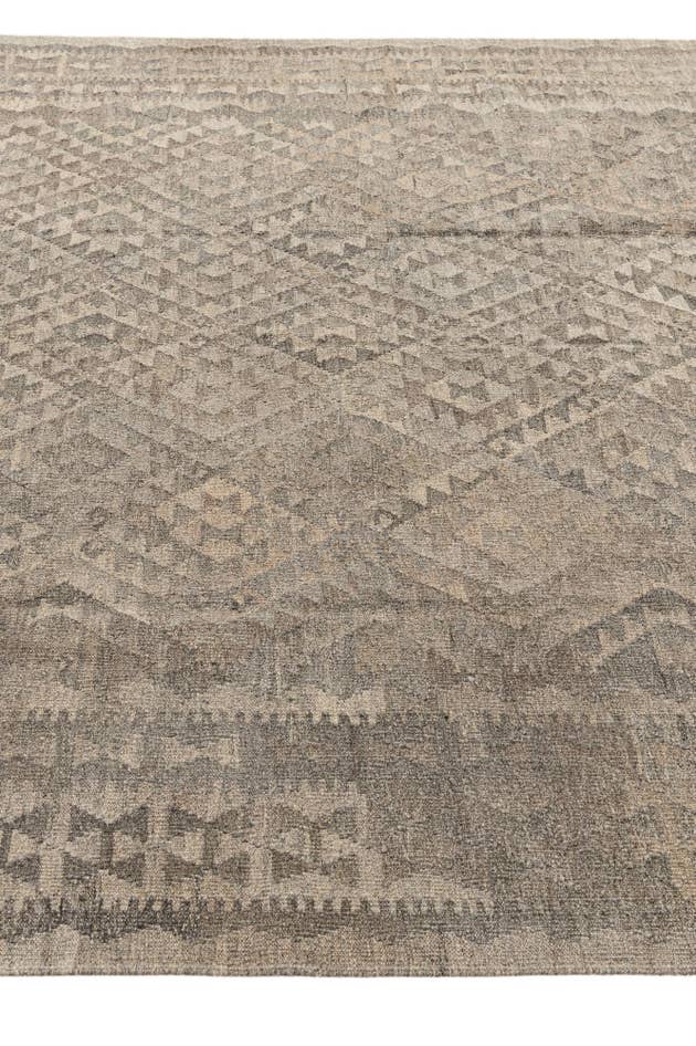 Detail image of 6' 9 x 9' 10 Hand Woven Kilim Maymana Wool Rug