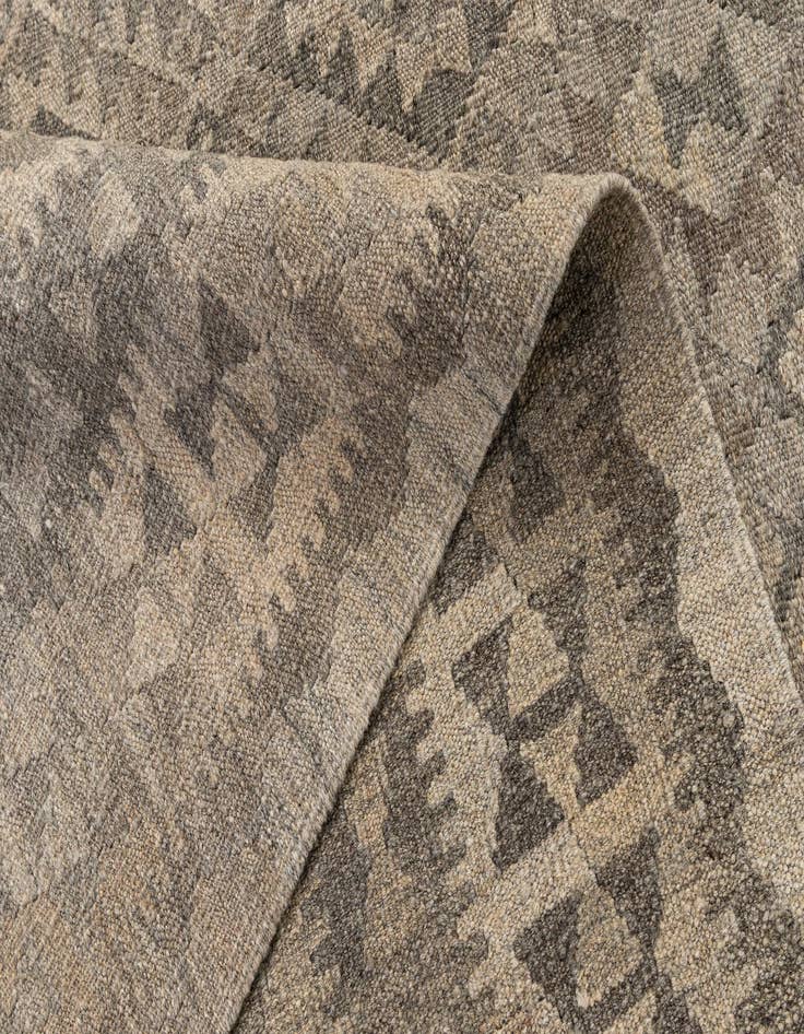 Detail image of 6' 9 x 9' 10  Hand Woven Kilim Maymana Wool Rug