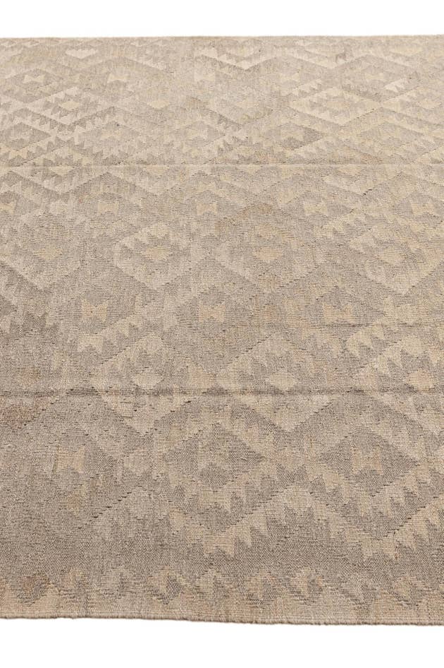 Detail image of 6' 6 x 9' 9 Hand Woven Kilim Maymana Wool Rug