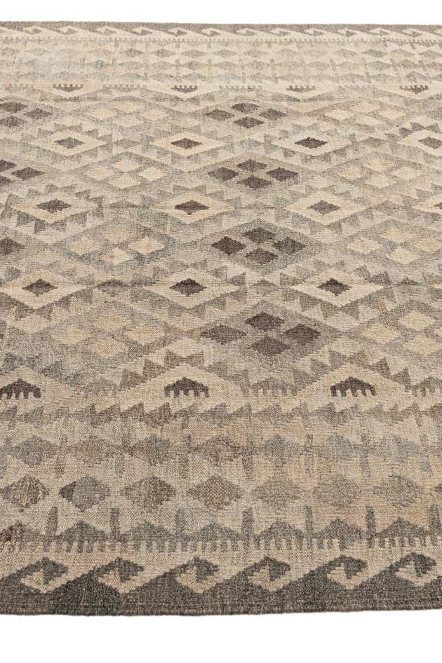 Detail image of 6' 9 x 9' 9 Hand Woven Kilim Maymana Wool Rug