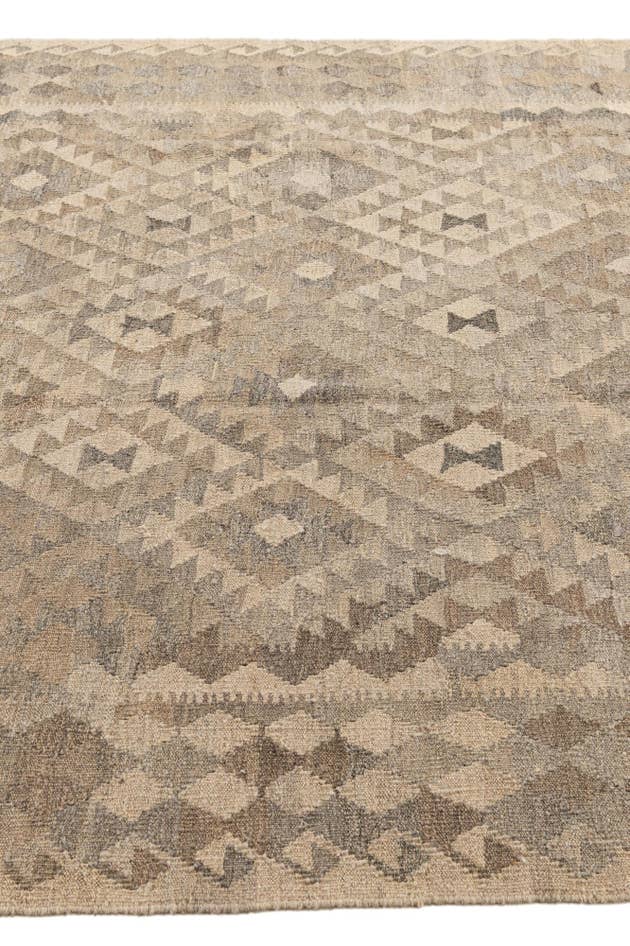 Detail image of 6' 9 x 9' 9 Hand Knotted Kilim Maymana Wool Rug