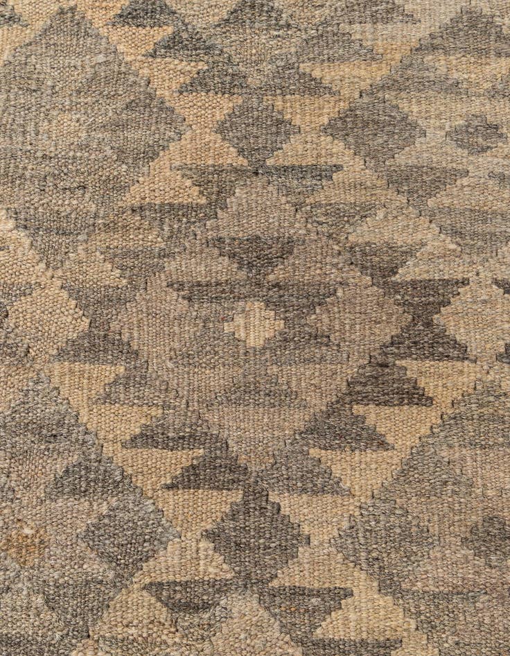 Detail image of 6' 6 x 9' 11  Hand Woven Kilim Maymana Wool Rug