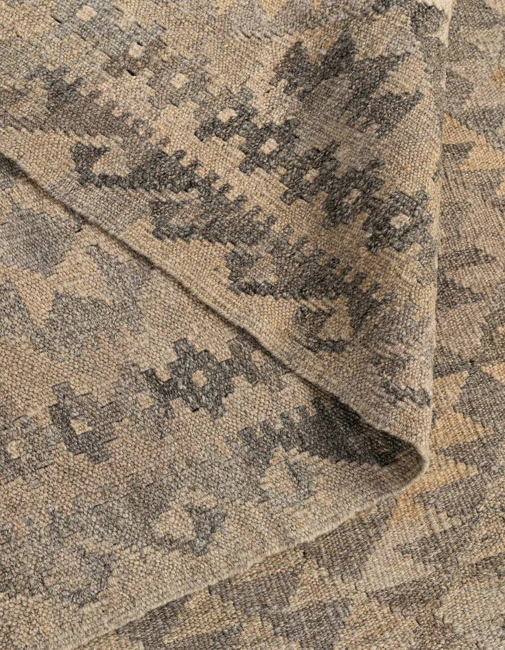 Detail image of 6' 6 x 9' 11  Hand Woven Kilim Maymana Wool Rug