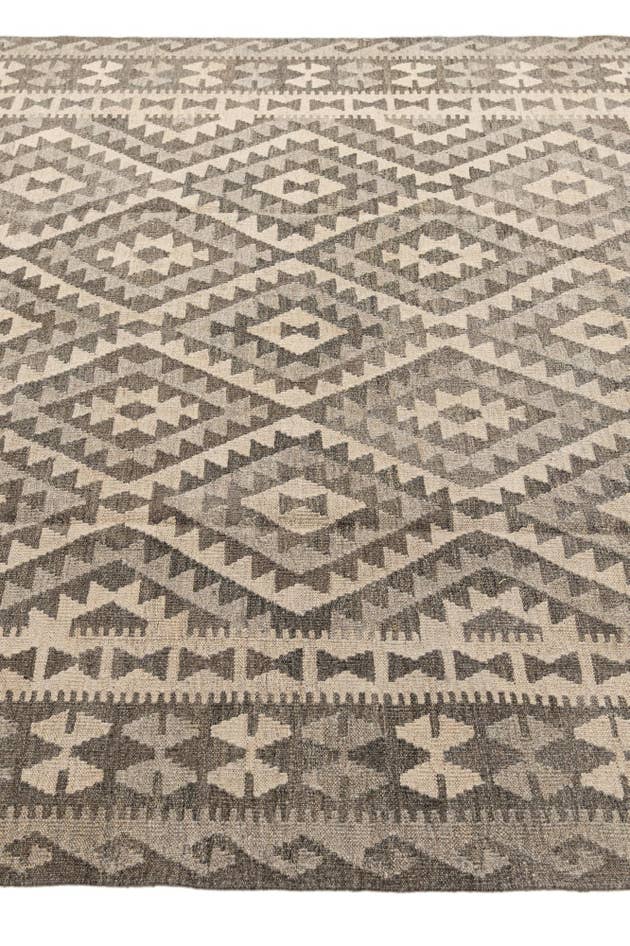Detail image of 6' 5 x 9' 10 Hand Woven Kilim Maymana Wool Rug