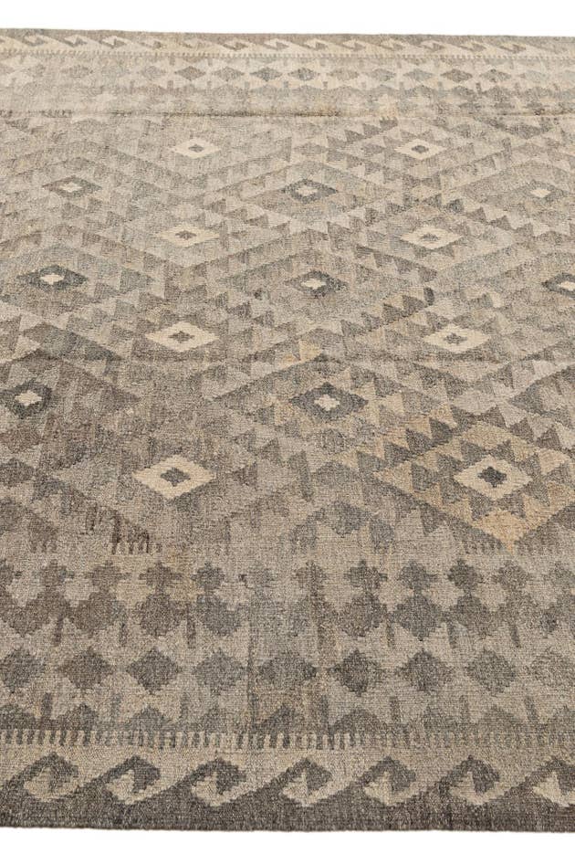 Detail image of 7' x 9' 9 Hand Woven Kilim Maymana Wool Rug