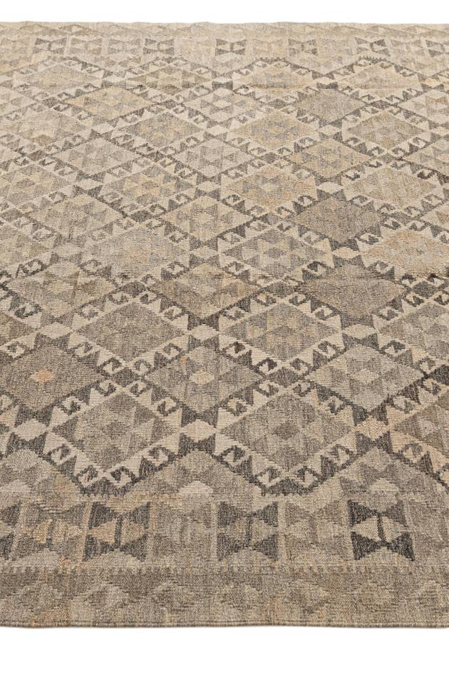 Detail image of 6' 8 x 9' 8 Hand Woven Kilim Maymana Wool Rug