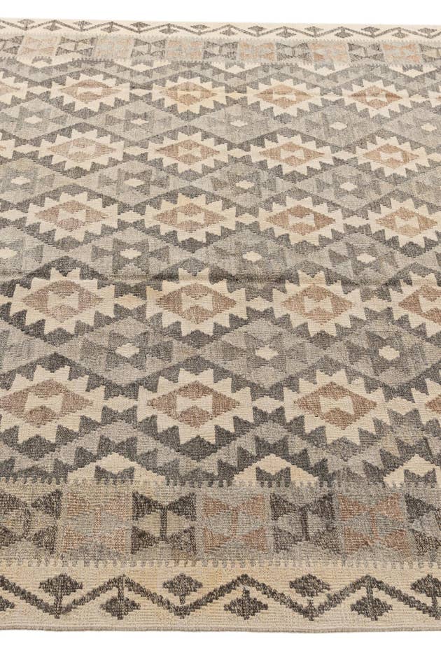 Detail image of 6' 5 x 9' 11 Hand Woven Kilim Maymana Wool Rug