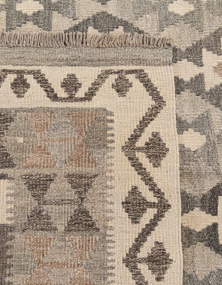 Detail image of 6' 5 x 9' 11  Hand Woven Kilim Maymana Wool Rug