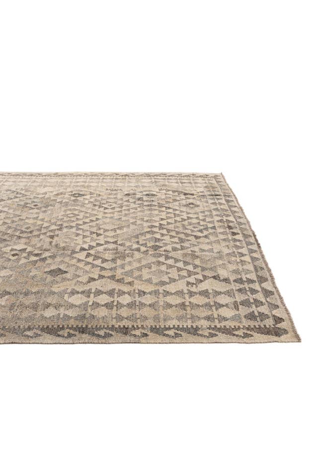 Detail image of 6' 8 x 9' 9 Hand Woven Kilim Maymana Wool Rug