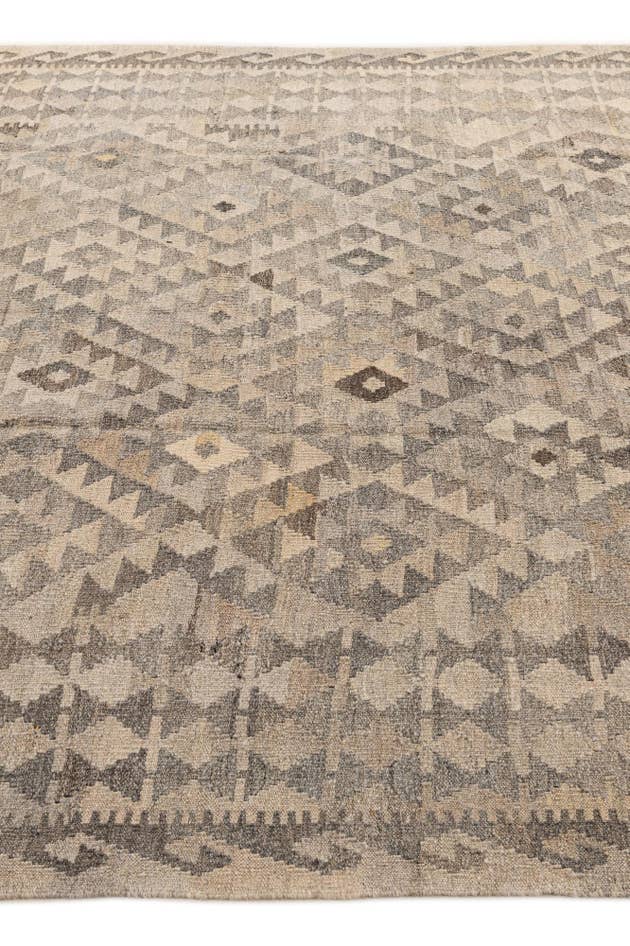 Detail image of 6' 8 x 9' 9 Hand Woven Kilim Maymana Wool Rug