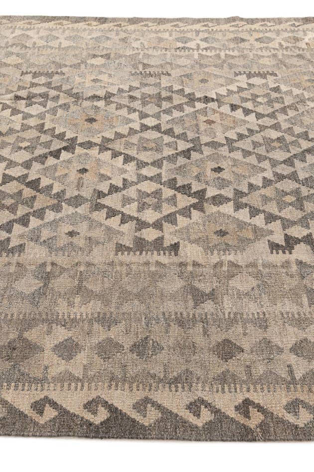 Detail image of 6' 8 x 9' 9 Hand Woven Kilim Maymana Wool Rug