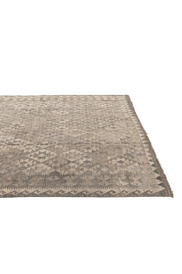 Detail image of 6' 8 x 9' 8 Hand Woven Kilim Maymana Wool Rug