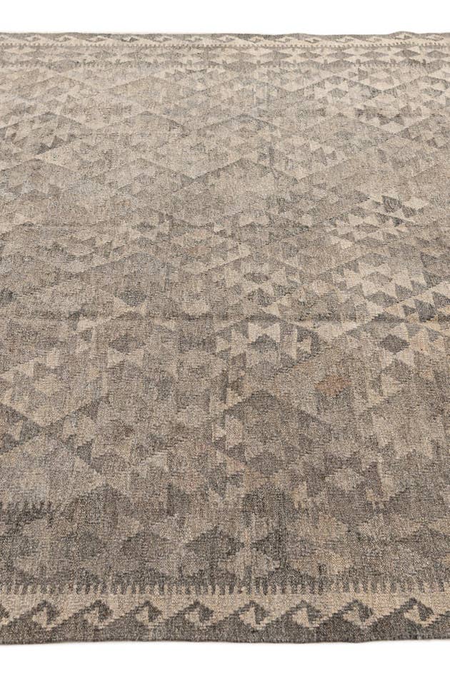 Detail image of 6' 8 x 9' 8 Hand Woven Kilim Maymana Wool Rug