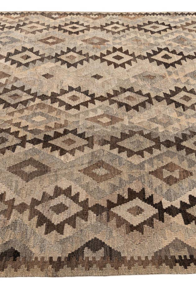 Detail image of 6' 10 x 9' 9 Hand Woven Kilim Maymana Wool Rug